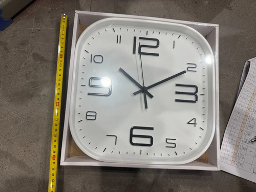 Reloj De Pared Quartz Numeros Liso 30 Cm Cuadrado Blanco